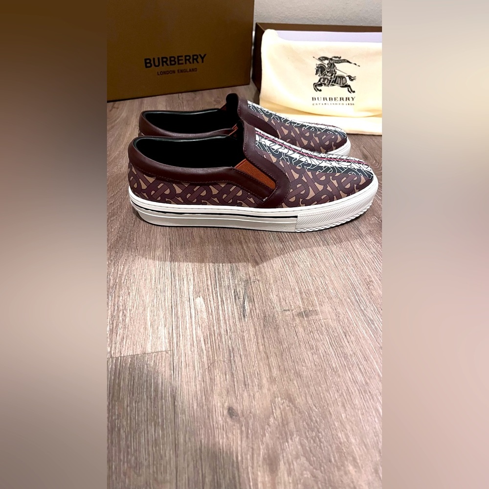 New slip on Burberry shoes size 41 EU or 8 Us